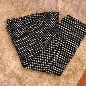 Worthington black white capri geometric print stretch slim fit pant sz 6…EUC